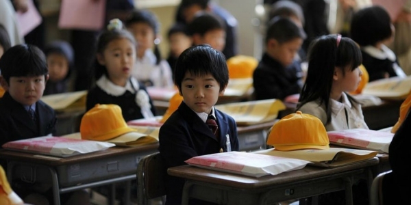 Στολές Αρμάνι θα υποχρεούνται να φορούν οι μαθητές σε σχολείο του Τόκιο