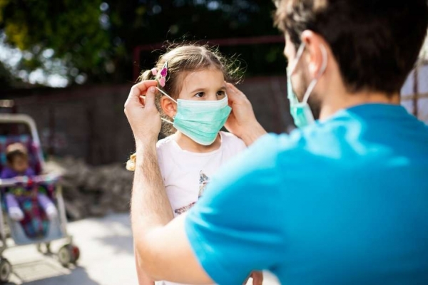 Τι αναφέρει η Ελληνική Παιδιατρική Εταιρεία για τη χρήση μάσκας από τα παιδιά στα σχολεία